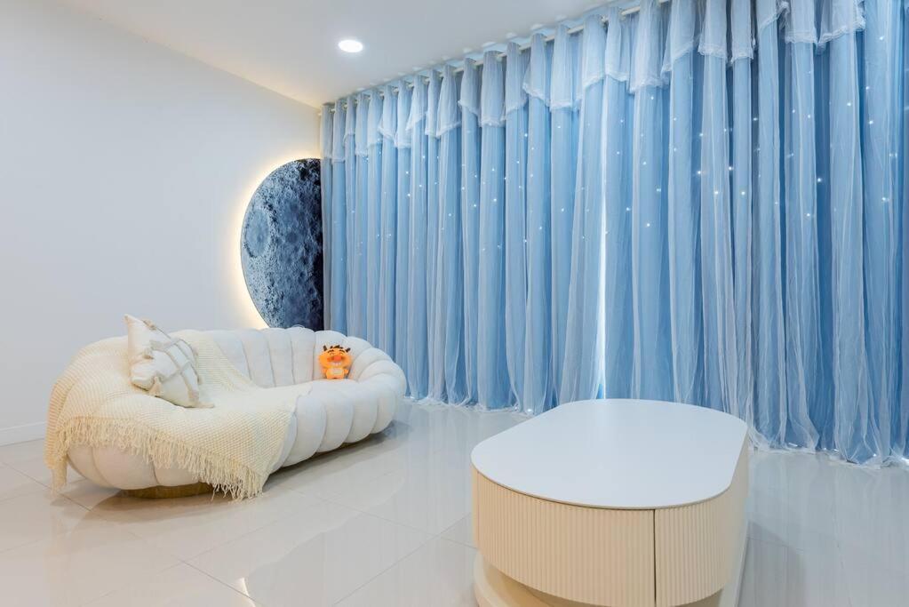 Emerald Hill By Hlg *